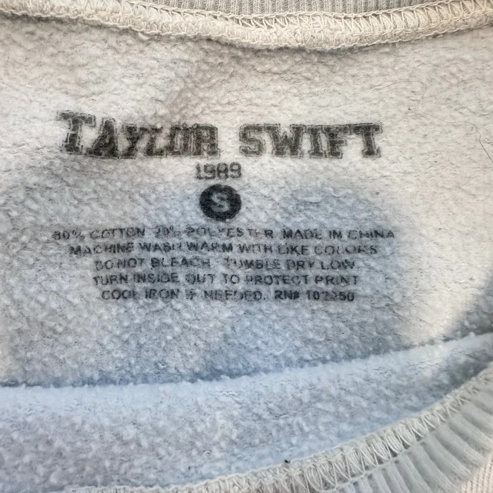 Taylor Swift 1989 Sweatshirt Women Small Blue Crew Neck Graphic Pullover FLAWS - Picture 2 of 10